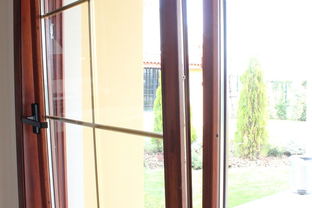 铝合金门窗贴的膜怎么去除